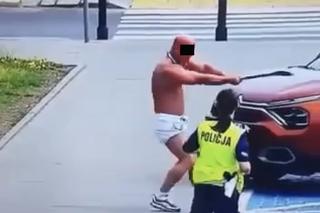 Warszawa. Ruszył z siekierą na policjantów przy Moście Poniatowskiego! Jest nagranie [WIDEO]