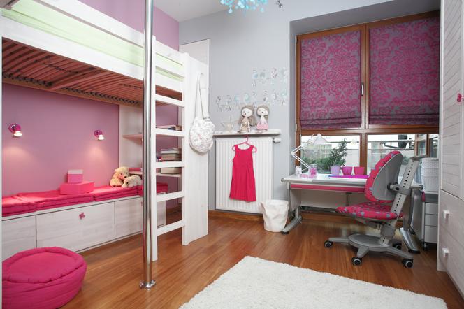 Łóżka piętrowe w pokoju dziecięcym: modele i warianty