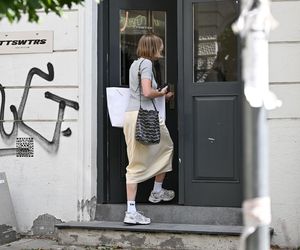 Lara Gessler prezentuje sutki na mieście
