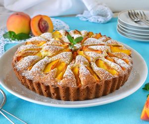 Szybkie ciasto z brzoskwiniami z puszki. Pyszny dodatek do kawy lub herbaty