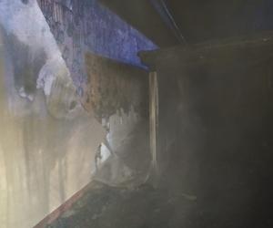 Duże straty po pożarze w Sierakowie koło Rawicza. Ogień przeniósł się na dom