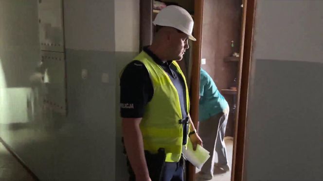 Policjanci pokazali jak wygląda wnętrze spalonego budynku w Ząbkach. Wstrząsające obrazki
