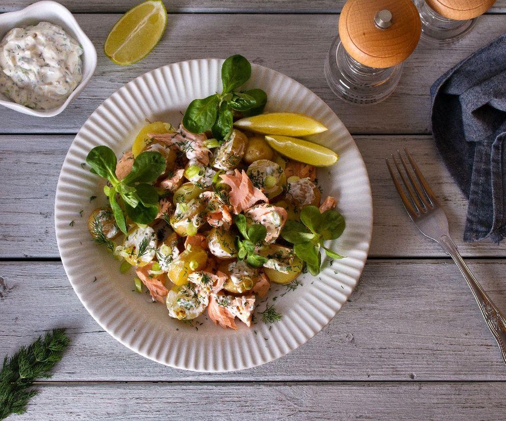 sałatka ziemniaczana z łososiem