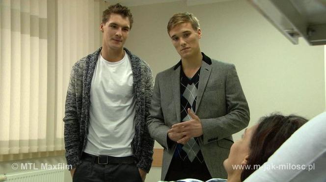 M jak miłość odc. 1050. Marcin (Mikołaj Roznerski), Olek (Maurycy Popiel)