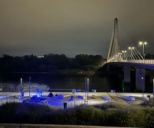 Kolejna krwawa awantura na Bulwarach Wiślanych. W ruch poszło szkło z porozbijanych butelek. Jedna osoba w szpitalu