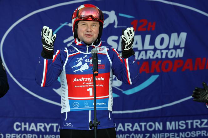 Andrzej Duda w świetnej formie po covidzie. Szusuje na nartach