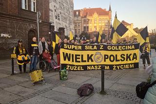 Pokojowy marsz kibiców PSŻ Poznań. Chcą oświetlenia na golęcińskim stadionie