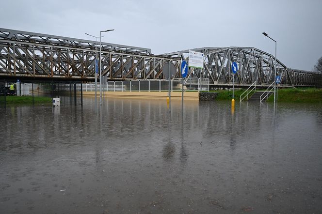 Potężne burze nad Podkarpaciem. Grad, wicher i potoki deszczu, jak w środku lata!
