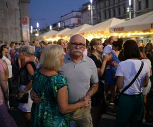 Potańcówka przed Teatrem Śląskim w Katowicach