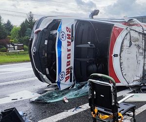 Tuszyn. Wypadek karetki. Uderzyła w nią 35-latka z dzieckiem [ZDJĘCIA]