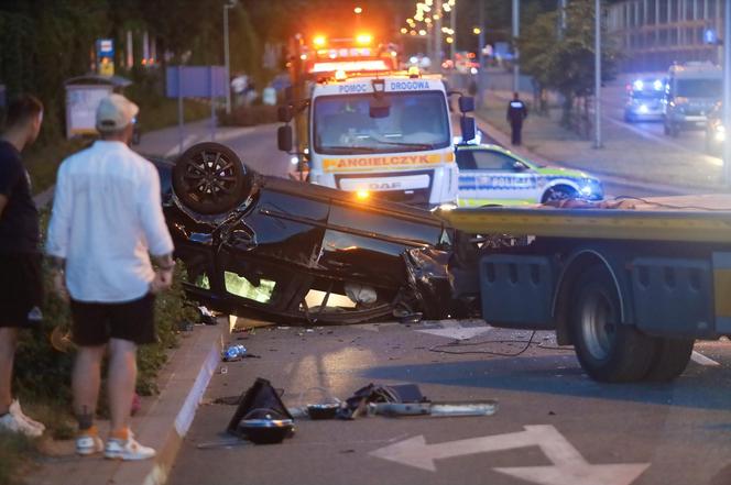 Karambol w Olsztynie. Pijany kierowca staranował autobus