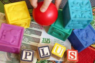 800 plus dla dziadków? To „pokoleniowa rekompensata” dla seniorów 