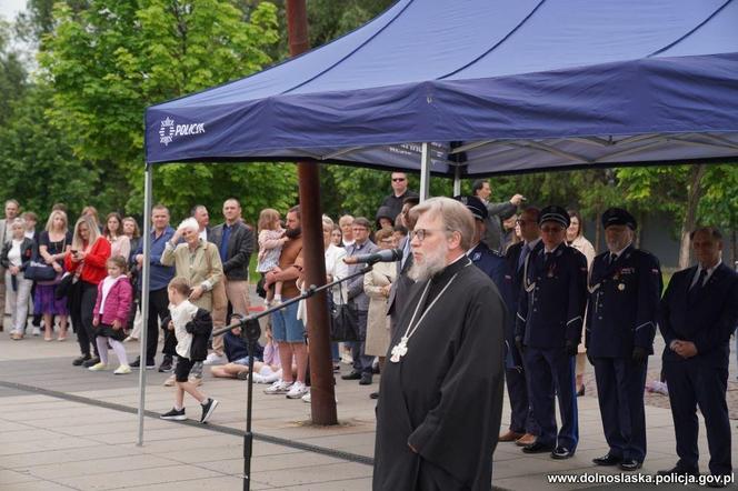 Dolnośląska policja przyjęła aż 37 nowych funkcjonariuszy. Zobacz zdjęcia i nagranie ze ślubowania