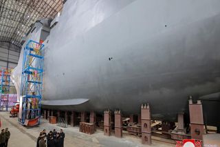 Północnokoreańska fregata w budowie