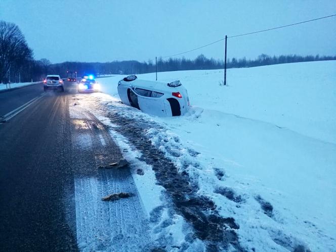 Kierowcy jedźcie ostrożnie! Na drogach powiatu iławskiego jest ślisko!