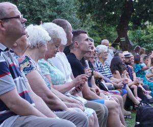 Sielanka na parkiecie w Muzeum Wsi Lubelskiej pod gołym niebem! Za nami kolejna potańcówka w rytmie miejskiego folkloru z Warszawy i Lwowa