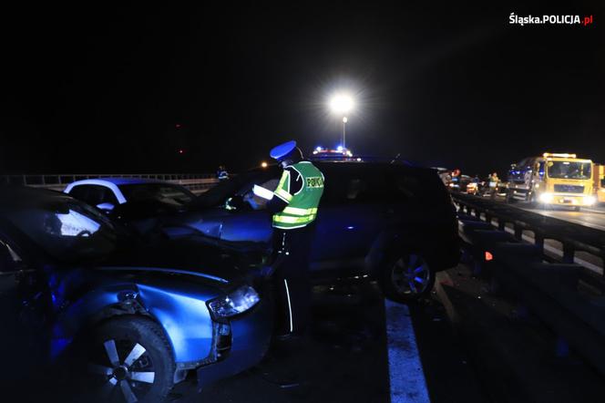 Karambol na S1 w Jaworznie. Nie żyje jedna osoba, 18 zostało rannych