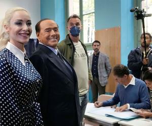 Kochanka Berlusconiego wygrała wybory w mieście, w którym nigdy się nie pokazała. Czy to normalne?