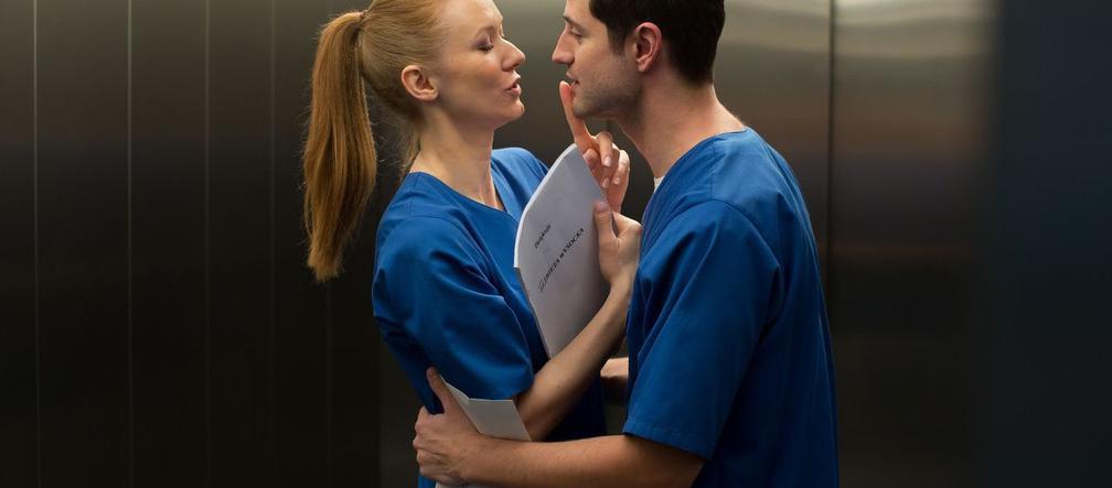 Na dobre i na złe odcinek 709, Wiktoria (Katarzyna Dąbrowska), Adam (Grzegorz Daukszewicz)