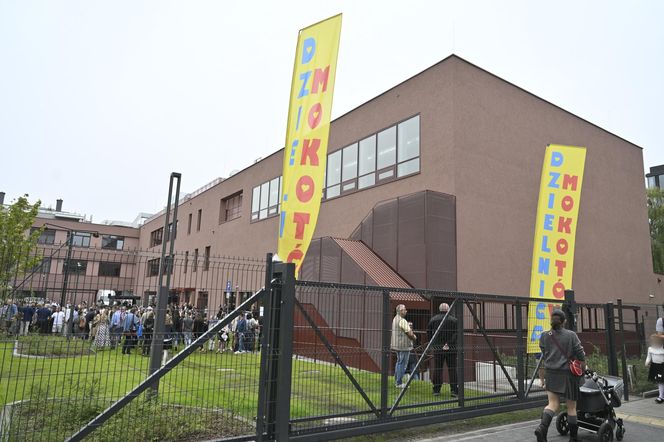 Rozpoczęcie roku w nowej szkole na Mokotowie. Zbudował ją deweloper