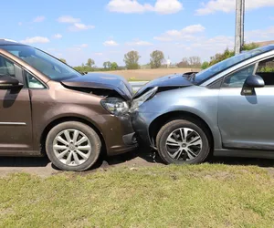 Czołowe zderzenie i pościg za pijanym sprawcą