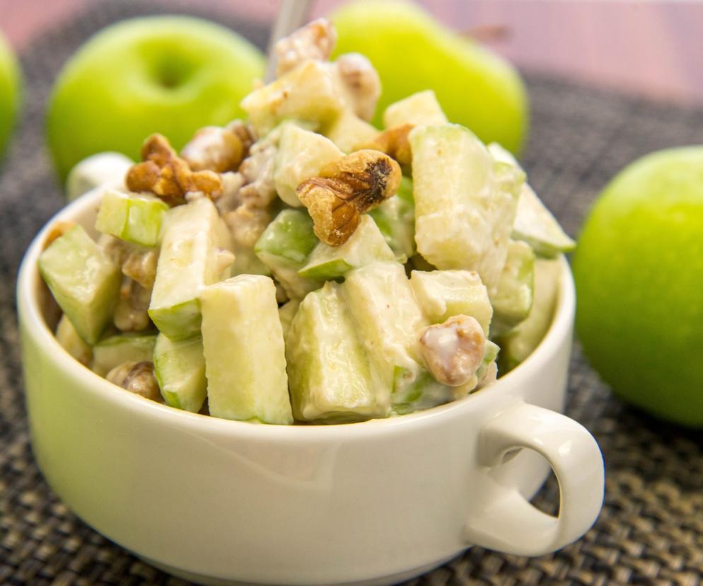 Sałatka z jabłkami