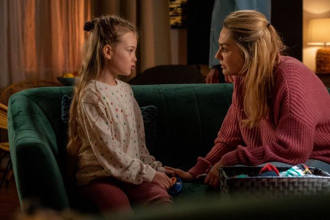 Przyjaciółki 21 sezon odc. 246. Marysia (Zofia Cybul), Inga (Małgorzata Socha)