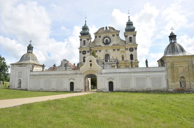 SIŁA WYŻSZA. Klasztor mnichów - Sanktuarium Nawiedzenia NMP w Krośnie