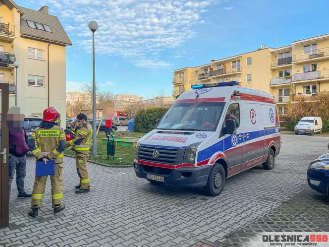Koszmarny wypadek w Oleśnicy. Mężczyzna spadł ze schodów, zginął na miejscu