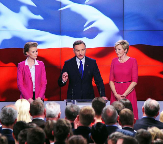 Kinga Duda. Zobacz, jak ubiera się córka prezydenta. Lepiej niż Kasia Tusk?