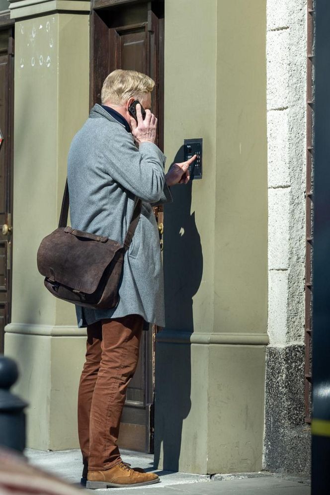 Arkadiusz Janiczek wychyla małpkę w samo południe