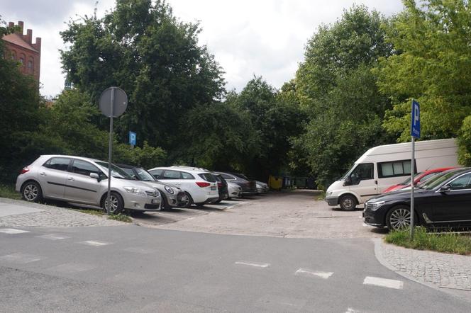 W centrum Olsztyna powstanie parking z prawdziwego zdarzenia? Miasto ogłosiło przetarg [ZDJĘCIA]