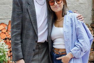 Nikodem Rozbicki chwali się podróżą vanem. Nie jest jednak sam, towarzyszy mu tajemnicza blondynka 