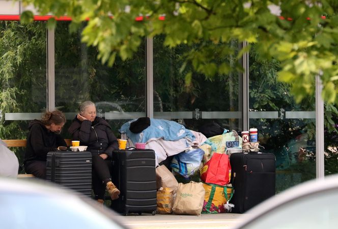 Ukrainki od miesięcy żyją na przystanku na Ochocie. Kobiety nie chcą się stamtąd wynieść