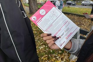 Posadzili żonkile w Lesznie. Dziś Europejski Dzień Walki z Rakiem Piersi