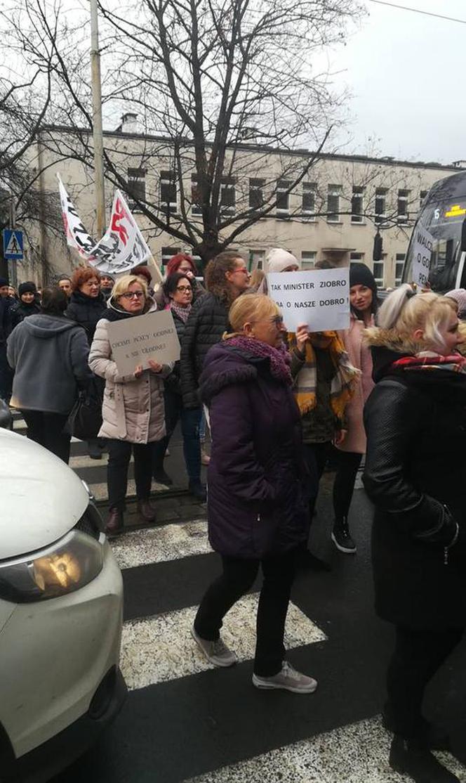 Pracownicy sądów protestują we Wrocławiu