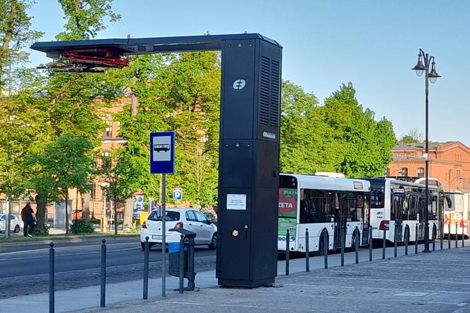 Ładowarki dla autobusów MZK na placu św. Katarzyny w Toruniu