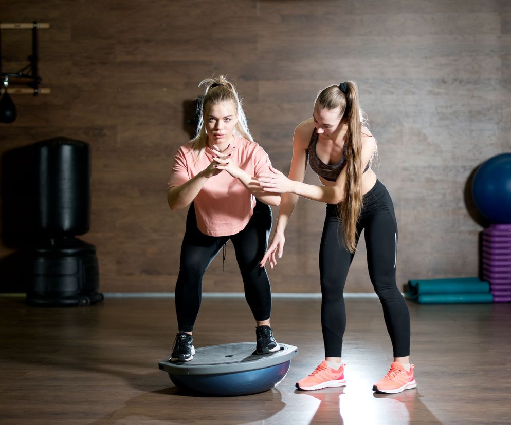Sprawdź poprawne zastosowanie piłki bosu i dowiedz się, czy poprawnie z nią ćwiczysz.