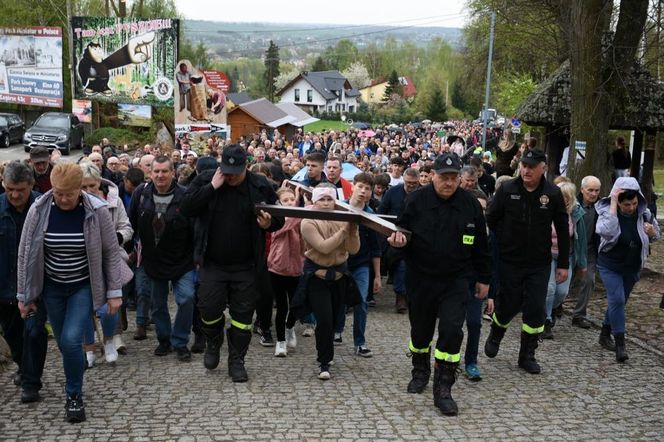 Droga krzyżowa Nowa Słupia - Święty Krzyż. 18 kwietnia 2025