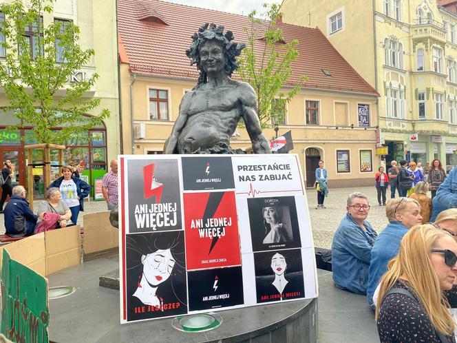Protesty "Ani Jednej Więcej!" w całej Polsce. Kobiety wyszły na ulice po śmierci Doroty