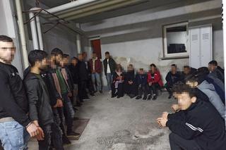 Zamknął ich w samochodzie i uciekł! Dramatyczne sceny w pobliżu granicy z Niemcami [ZDJĘCIA].