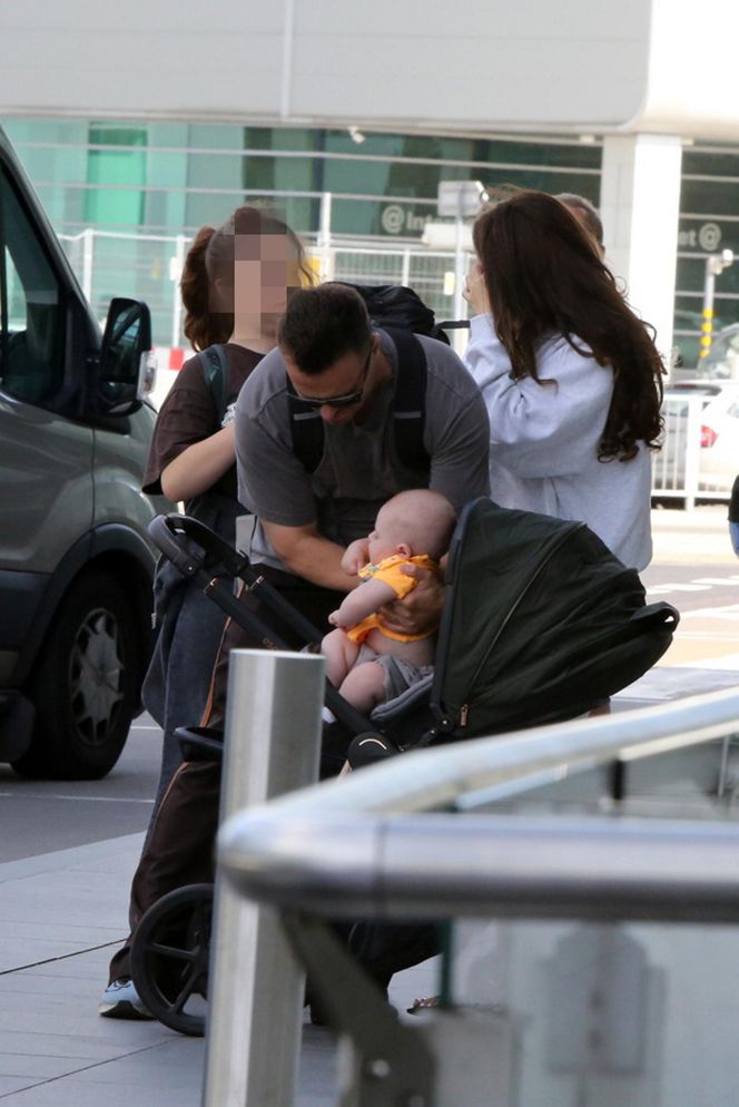 Marcin Hakiel z rodziną lecą na wakacje