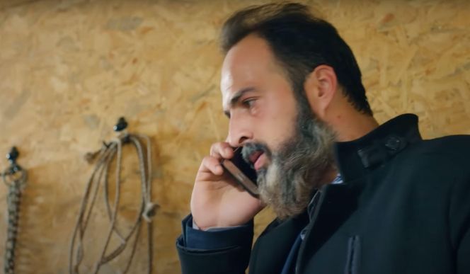 Zeynep będzie przetrzymywana przez porywacza, a Yildiz przyłapie Melis na rozmowie z przestępcą. Ghonul i Bulent zaczną odchodzić od zmysłów, a Ege trafi na trop.