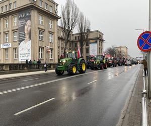 Strajk rolników w centrum Zielonej Góry. Przedsiębiorcy wyjechali na ulice 