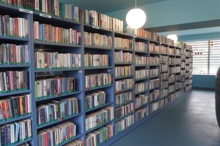 To jedna z najpiękniejszych bibliotek w Polsce. Przypomina kosmiczną przestrzeń. Niebawem zmieni siedzibę