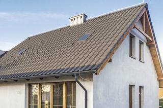 Nowe dachówki na starym dachu: wymiana pokrycia