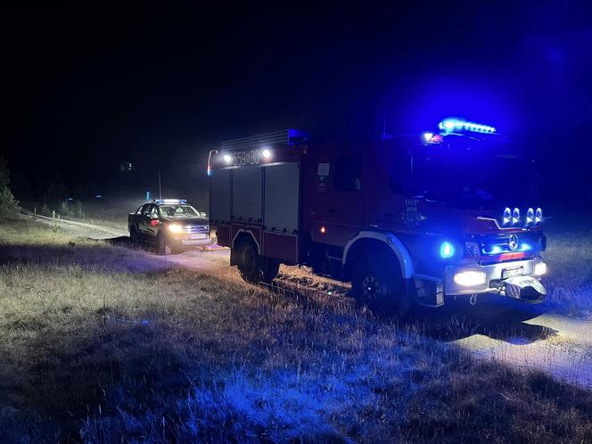 Tajemniczy obiekt spadł na poligonie pod Szczytnem? Nocna akcja policji i strażaków