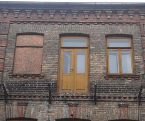 Opuszczona zabytkowa kamienica przy ul. Sienkiewicza w Białymstoku