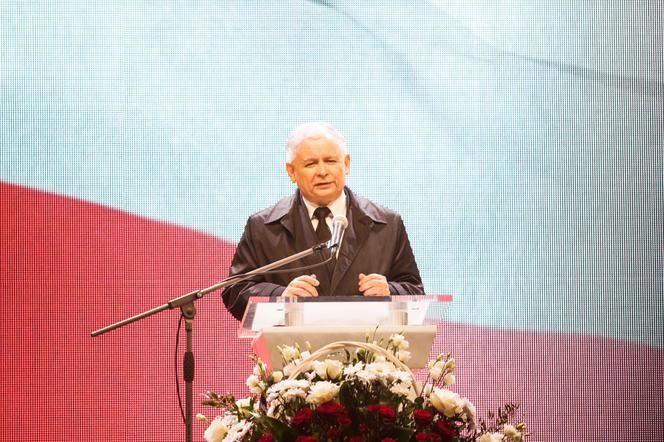 Kaczyński przerywa kampanię... żeby prowadzić kampanię