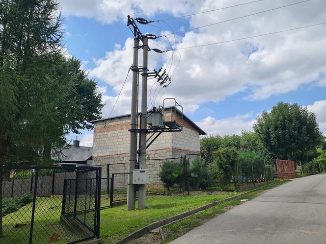 Chłopiec porażony prądem walczy o życie! Wspiął się na słup energetyczny w Racławówce [ZDJĘCIA]
